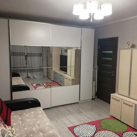 بوخارست Private Room Near 3 Min Metrou Crangasi, 40 M2 المظهر الخارجي الصورة
