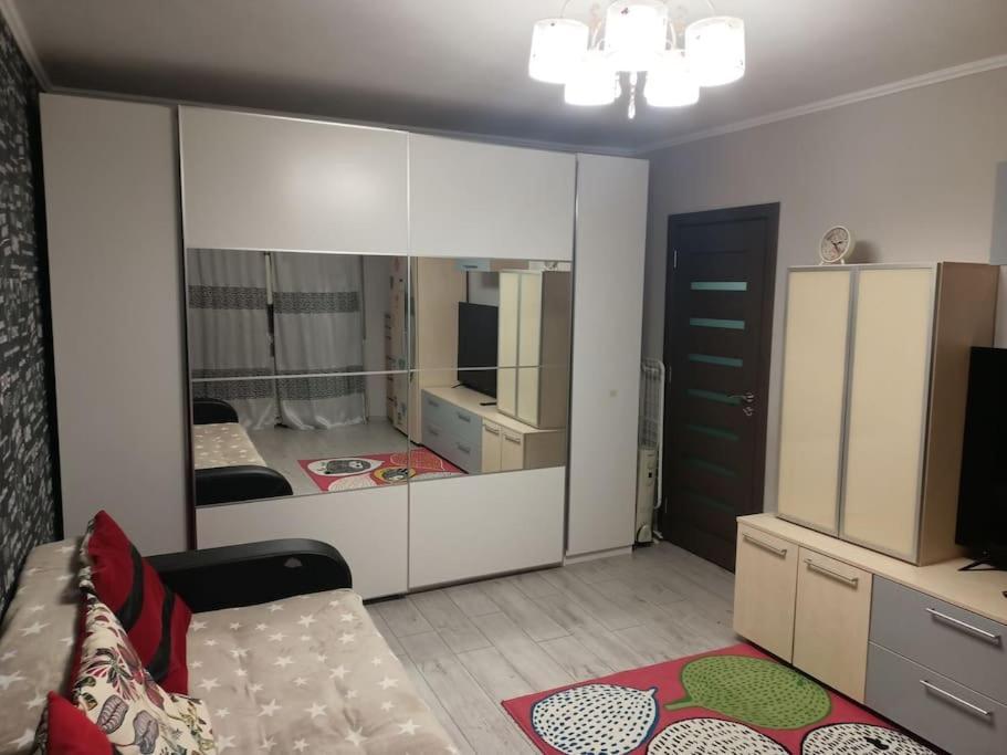 بوخارست Private Room Near 3 Min Metrou Crangasi, 40 M2 المظهر الخارجي الصورة