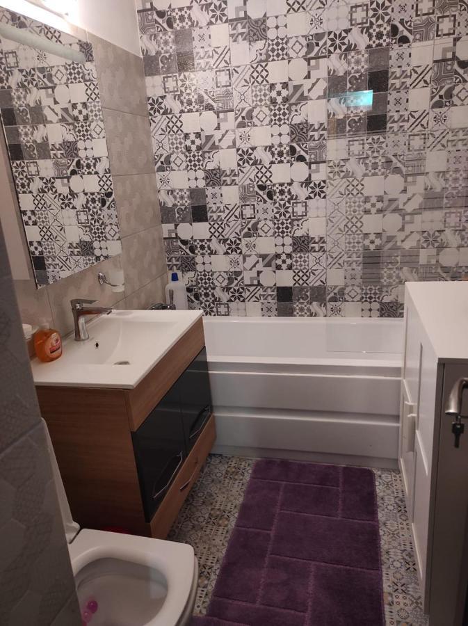 بوخارست Private Room Near 3 Min Metrou Crangasi, 40 M2 المظهر الخارجي الصورة