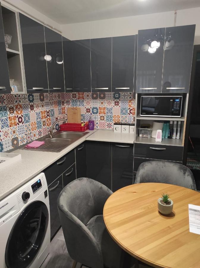 بوخارست Private Room Near 3 Min Metrou Crangasi, 40 M2 المظهر الخارجي الصورة