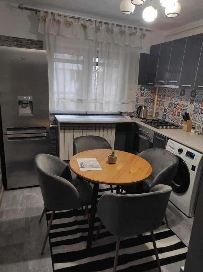 بوخارست Private Room Near 3 Min Metrou Crangasi, 40 M2 المظهر الخارجي الصورة